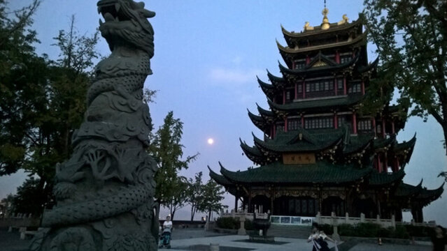 鴻恩寺鴻恩閣中秋月