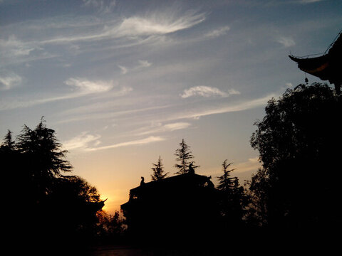 鴻恩寺公園夕陽照