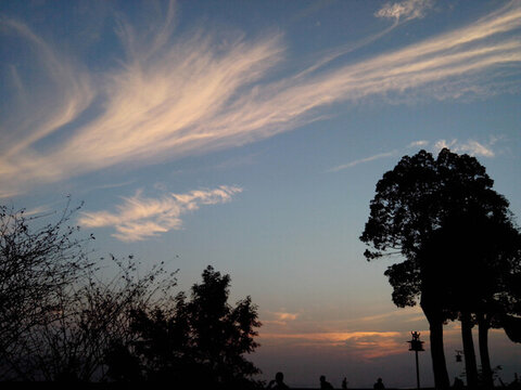 鴻恩寺公園夕陽照