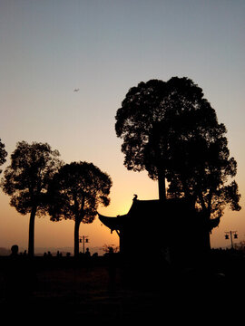 鴻恩寺公園夕陽照