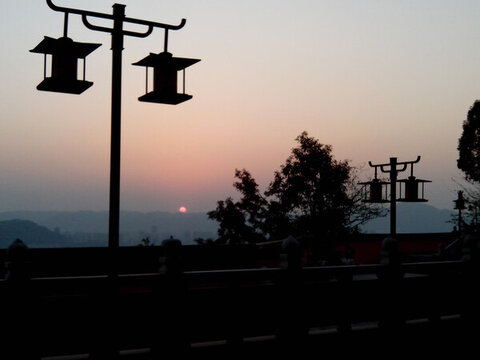 鴻恩寺公園夕陽照