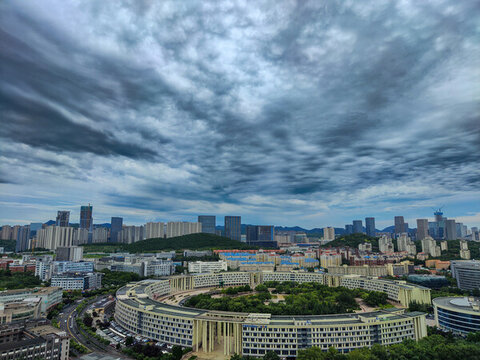 濟南高新區(qū)的雨后城市風貌
