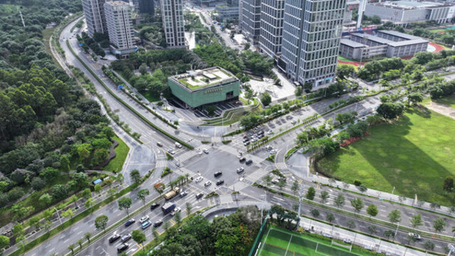 穿梭于日間的十字路口