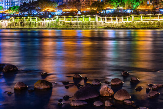 中國四川雅安青衣江沿岸夜景