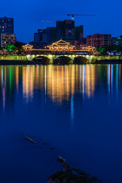 中國四川雅安青衣江沿岸夜景