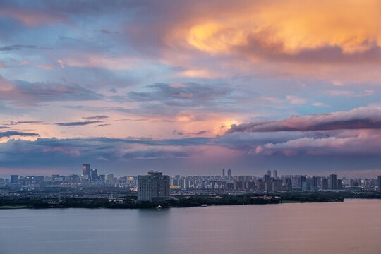 中國蘇州城市夏季傍晚夜景風(fēng)光