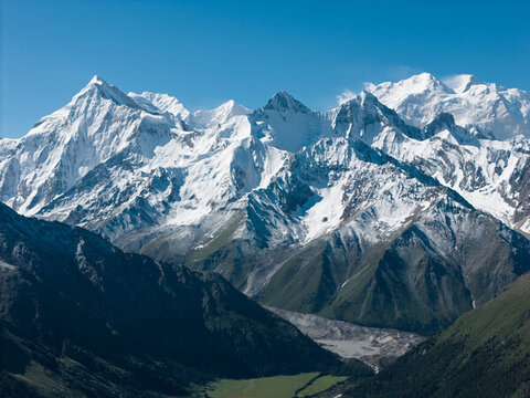 新疆伊犁夏塔雪山