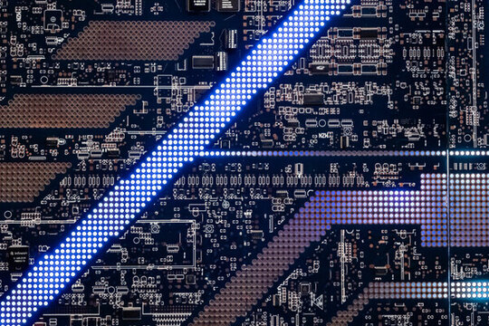 電路板拼成的燈光背景墻