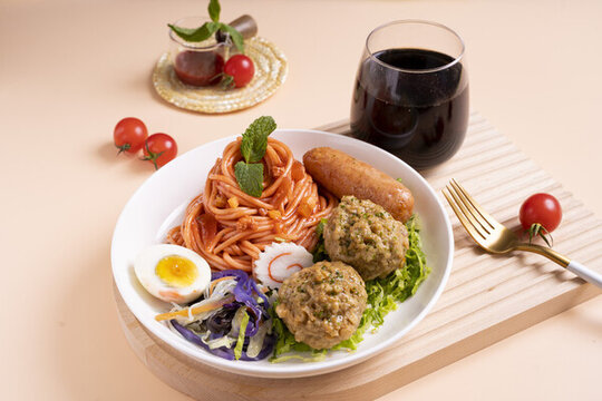 肉丸烤腸意面