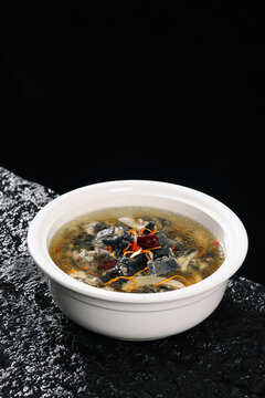養(yǎng)生烏雞湯