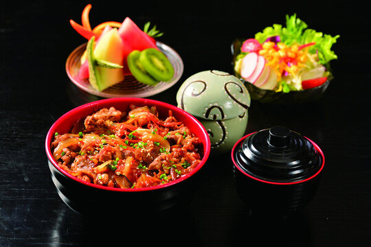 牛肉飯?zhí)撞? loading=