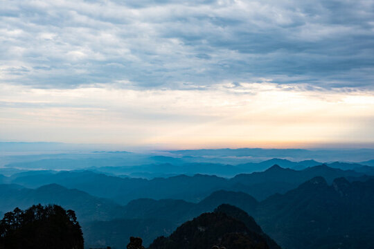 極簡(jiǎn)高山云海