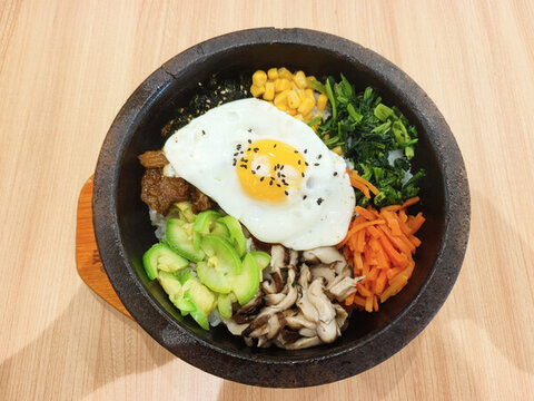 牛肉粒石鍋拌飯