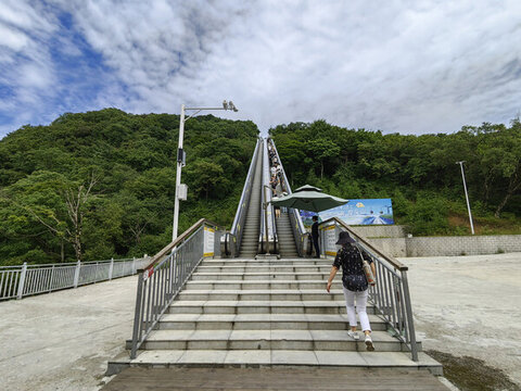 龍頭山觀光電梯