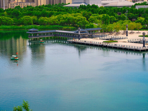 淄博齊盛湖公園內(nèi)的美麗景色