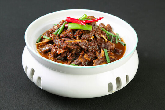小炒牛肉煲