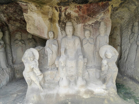 千佛崖風(fēng)蝕洞窟