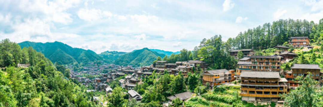 西江千戶苗寨東引村全景圖