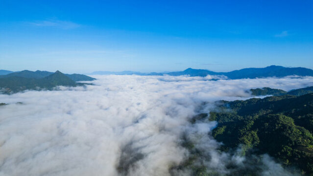 高山云瀑