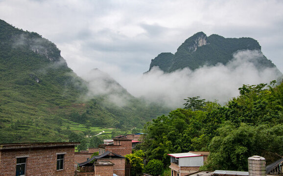 飄渺的山峰