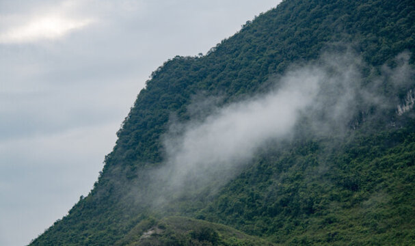 飄渺的山峰