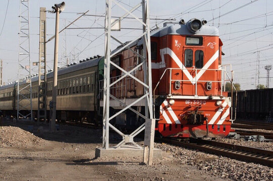 東風(fēng)內(nèi)燃機(jī)車