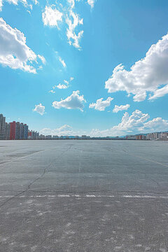 空曠的停車(chē)場(chǎng)