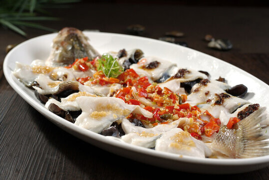 蒸鱸魚(yú)