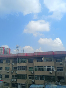 舊小區(qū)的天空