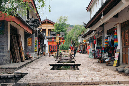 云南麗江束河古鎮(zhèn)街景