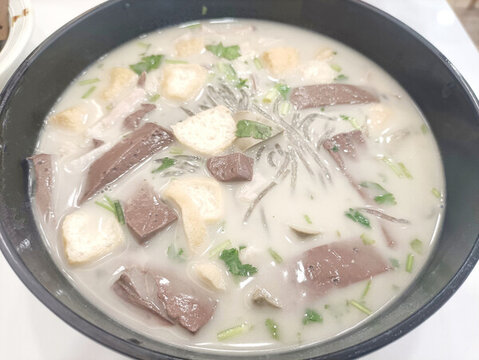 鴨血粉絲湯