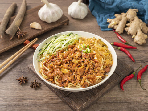 榨菜肉絲拌面