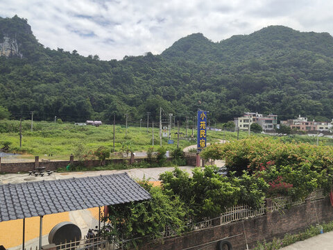 鄉(xiāng)野田間