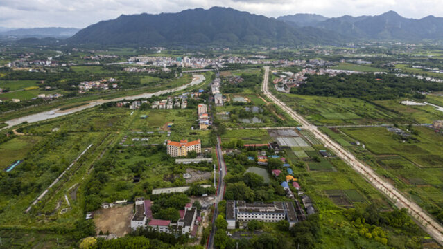 航拍綠美廣東清遠(yuǎn)三坑美麗鄉(xiāng)村