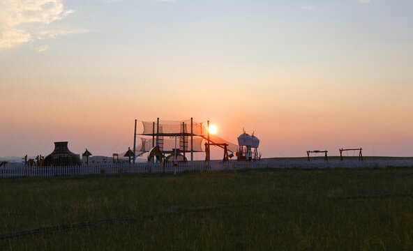 草原景點(diǎn)夕陽(yáng)