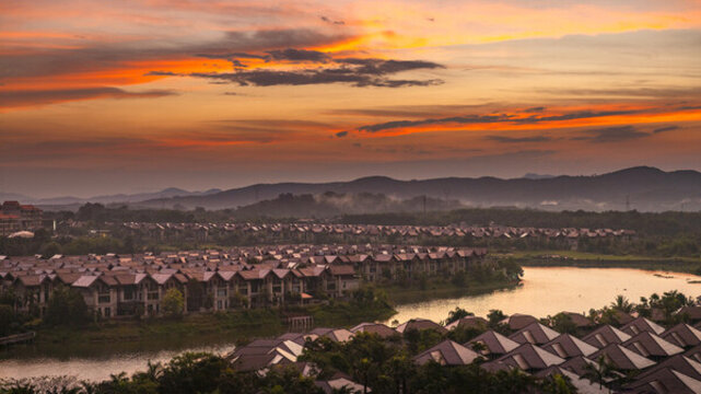 夕陽湖光山色