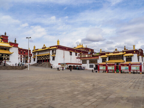 強(qiáng)巴林寺