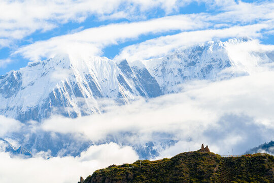 西藏林芝雪山山谷風(fēng)光