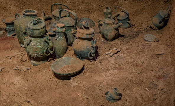 青銅器出土現(xiàn)場