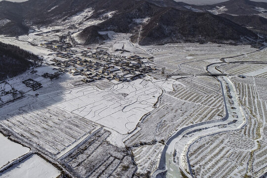 鄉(xiāng)村雪景