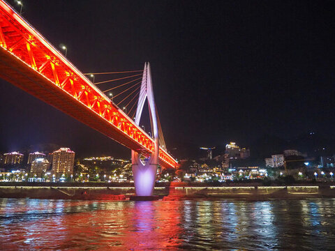 重慶夜晚的千廝門大橋及城市夜景