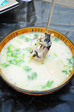 魚頭豆腐湯