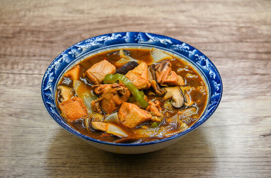 特色美食黃燜雞米飯