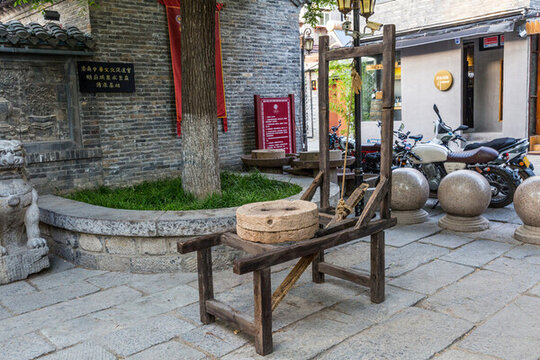 農(nóng)業(yè)博物館展覽的手搖石磨