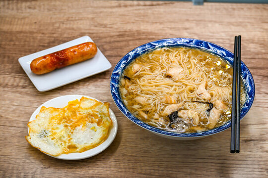 蓬萊小面特色美食海鮮打鹵面條
