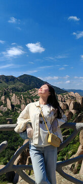 游玩山川游客