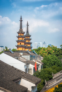 蘇州羅漢寺雙塔與東方之門同框