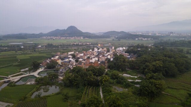 航拍樂昌長來鎮(zhèn)美麗的鄉(xiāng)村早晨