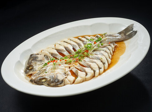 清蒸海鱸魚(yú)
