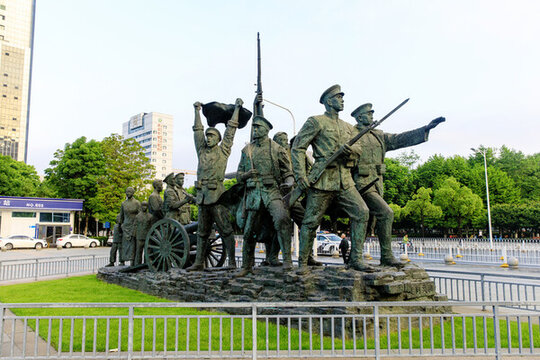 武漢首義廣場走向共和雕塑